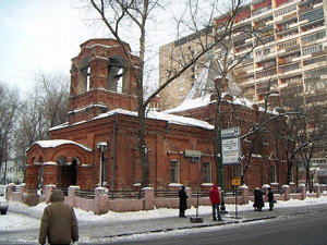 Современный вид до сих пор не возвращенного и теперь уже обезглавленного старообрядческого храма на улице Хавской в Москве