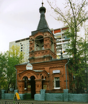 Здание Тихвинского храма в 1999 году (фото В.Буланова)